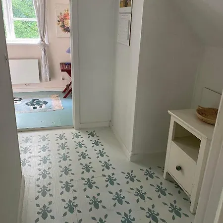 Bondehus - Dansk Bondehus Med Patina Nyaraló Sindal