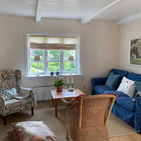 Bondehus - Dansk Bondehus Med Patina Nyaraló Sindal