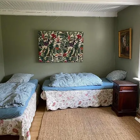 Bondehus - Dansk Bondehus Med Patina Nyaraló Sindal